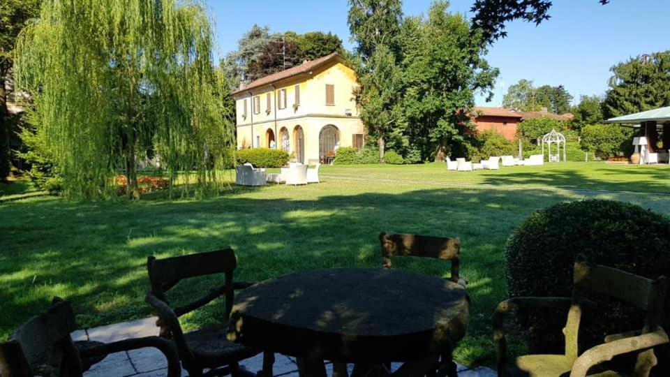 Villa Valentina Традате Экстерьер фото